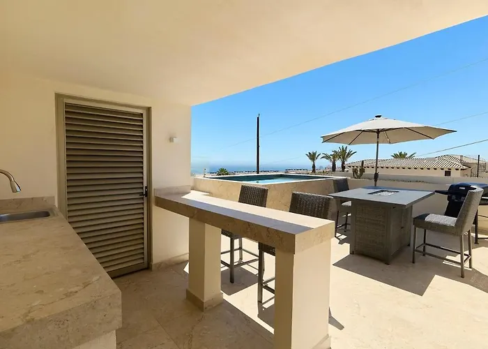 Penthouse Paradise, Arch & Ocean Views, Private Pool!