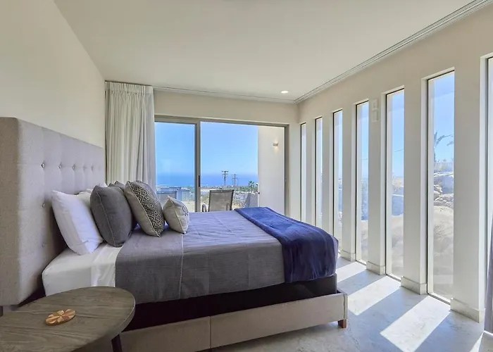 Penthouse Paradise, Arch & Ocean Views, Private Pool!